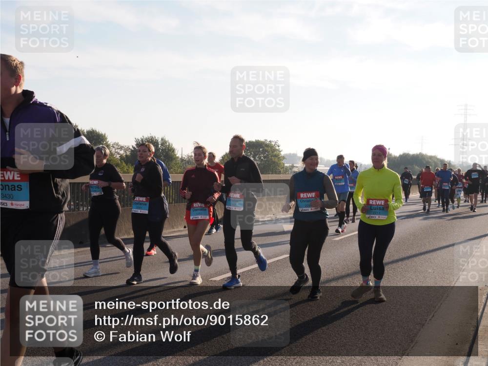 03.10.2025 - Köhlbrandbrückenlauf Fabian Wolf http://msf.ph/oto/9015862 03.10.2025 09:25:32 Position 3 3430, 2041, 2137, 2299, 2213 meine-sportfotos.de