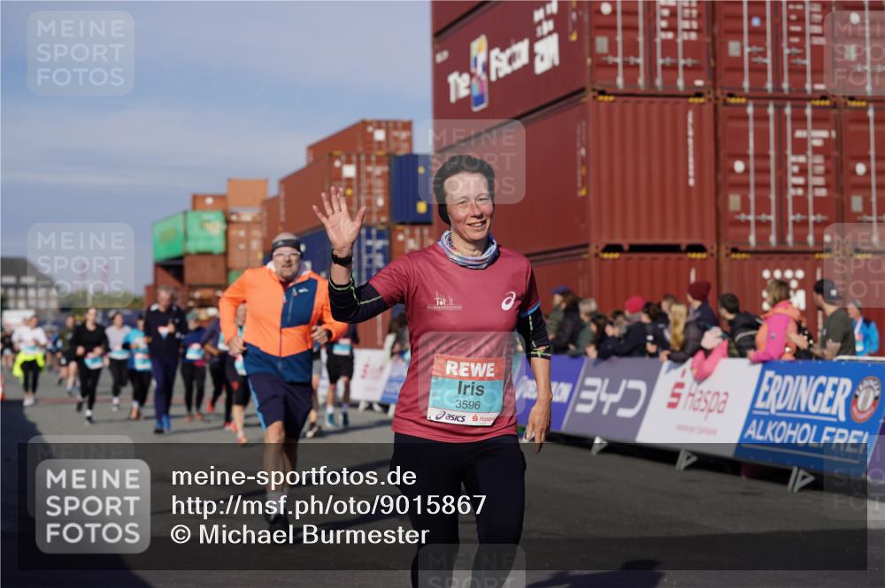 03.10.2025 - Köhlbrandbrückenlauf Michael Burmester http://msf.ph/oto/9015867 03.10.2025 10:15:20 Ziel 1228, 1337, 1637, 1666, 1691, 1761, 1779, 1903, 1905, 2046, 2079, 2719, 2953, 3482, 3515, 3596, 3773 meine-sportfotos.de