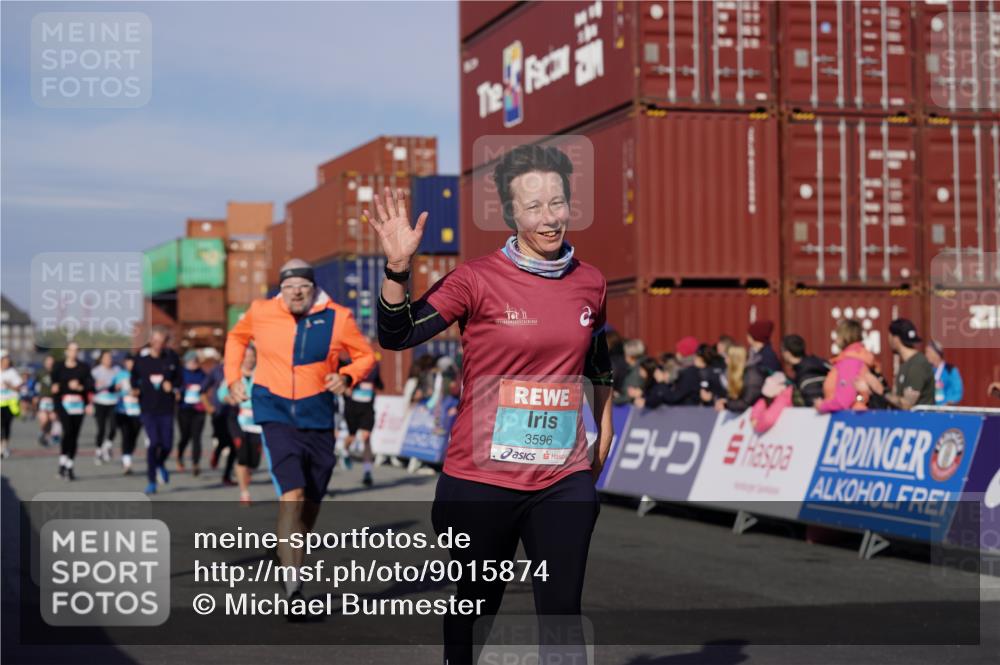 03.10.2025 - Köhlbrandbrückenlauf Michael Burmester http://msf.ph/oto/9015874 03.10.2025 10:15:20 Ziel 1228, 1337, 1637, 1666, 1691, 1761, 1779, 1903, 1905, 2046, 2079, 2719, 2953, 3482, 3515, 3596, 3773 meine-sportfotos.de