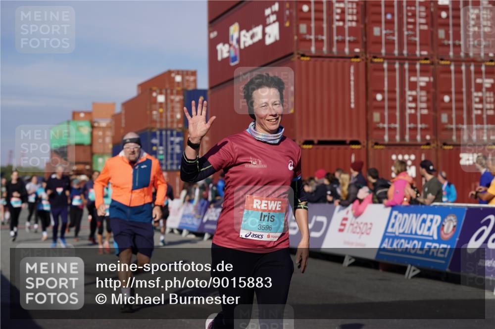 03.10.2025 - Köhlbrandbrückenlauf Michael Burmester http://msf.ph/oto/9015883 03.10.2025 10:15:20 Ziel 1228, 1337, 1637, 1666, 1691, 1761, 1779, 1903, 1905, 2046, 2079, 2719, 2953, 3482, 3515, 3596, 3773 meine-sportfotos.de