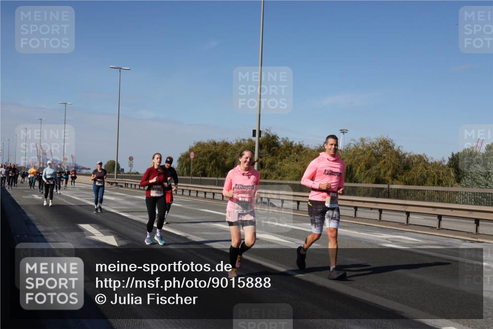 03.10.2025 - Köhlbrandbrückenlauf Julia Fischer http://msf.ph/oto/9015888 03.10.2025 13:15:26 Position 3  meine-sportfotos.de