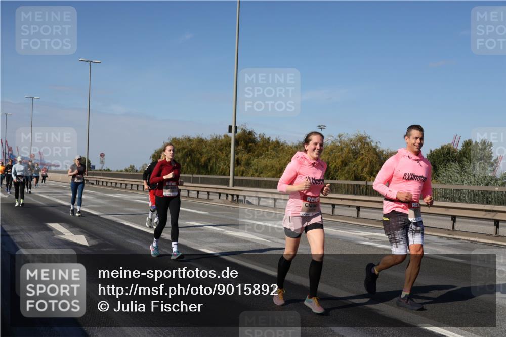 03.10.2025 - Köhlbrandbrückenlauf Julia Fischer http://msf.ph/oto/9015892 03.10.2025 13:15:27 Position 3  meine-sportfotos.de