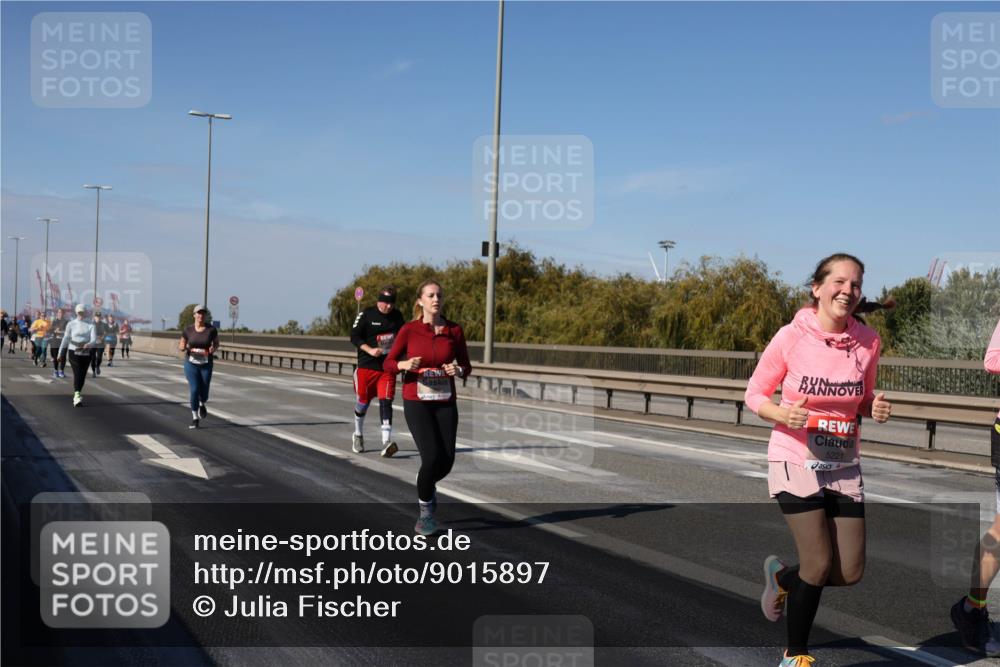 03.10.2025 - Köhlbrandbrückenlauf Julia Fischer http://msf.ph/oto/9015897 03.10.2025 13:15:28 Position 3 5221 meine-sportfotos.de