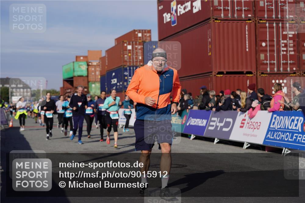 03.10.2025 - Köhlbrandbrückenlauf Michael Burmester http://msf.ph/oto/9015912 03.10.2025 10:15:21 Ziel 1228, 1337, 1637, 1666, 1691, 1779, 1903, 1905, 2046, 2079, 2719, 2953, 3482, 3515, 3596, 3773, 3788 meine-sportfotos.de
