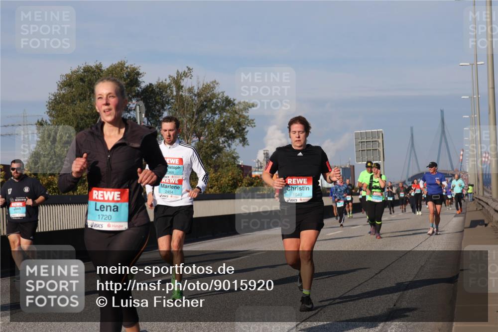 03.10.2025 - Köhlbrandbrückenlauf Luisa Fischer http://msf.ph/oto/9015920 03.10.2025 11:01:11 Position 3 17, 1720, 2368, 2454, 1649 meine-sportfotos.de