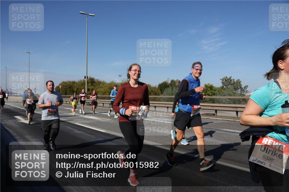 03.10.2025 - Köhlbrandbrückenlauf Julia Fischer http://msf.ph/oto/9015982 03.10.2025 13:15:50 Position 3 6381, 6396 meine-sportfotos.de