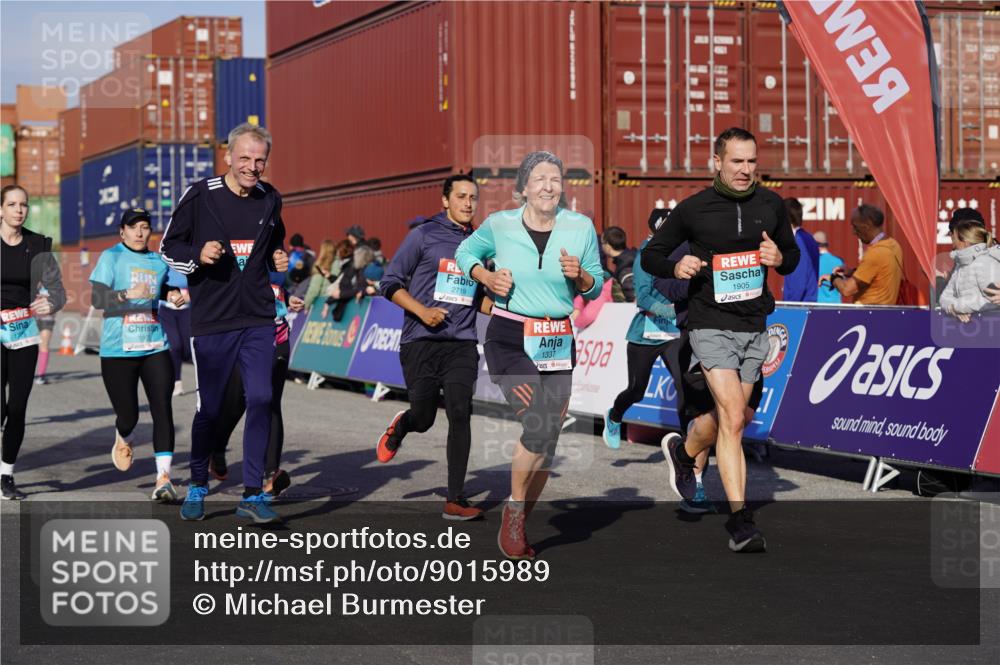 03.10.2025 - Köhlbrandbrückenlauf Michael Burmester http://msf.ph/oto/9015989 03.10.2025 10:15:24 Ziel 1228, 1337, 1390, 1637, 1666, 1779, 1903, 1905, 2017, 2079, 2719, 2929, 2953, 3482, 3773, 3788 meine-sportfotos.de
