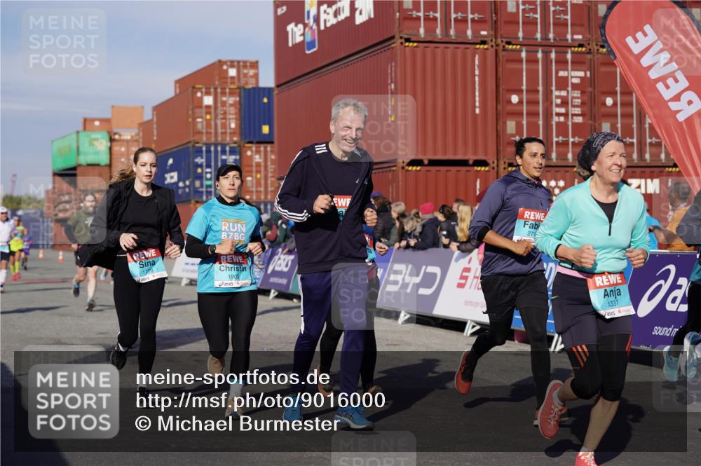 03.10.2025 - Köhlbrandbrückenlauf Michael Burmester http://msf.ph/oto/9016000 03.10.2025 10:15:24 Ziel 1228, 1337, 1390, 1637, 1666, 1779, 1903, 1905, 2017, 2079, 2719, 2929, 2953, 3482, 3773, 3788 meine-sportfotos.de