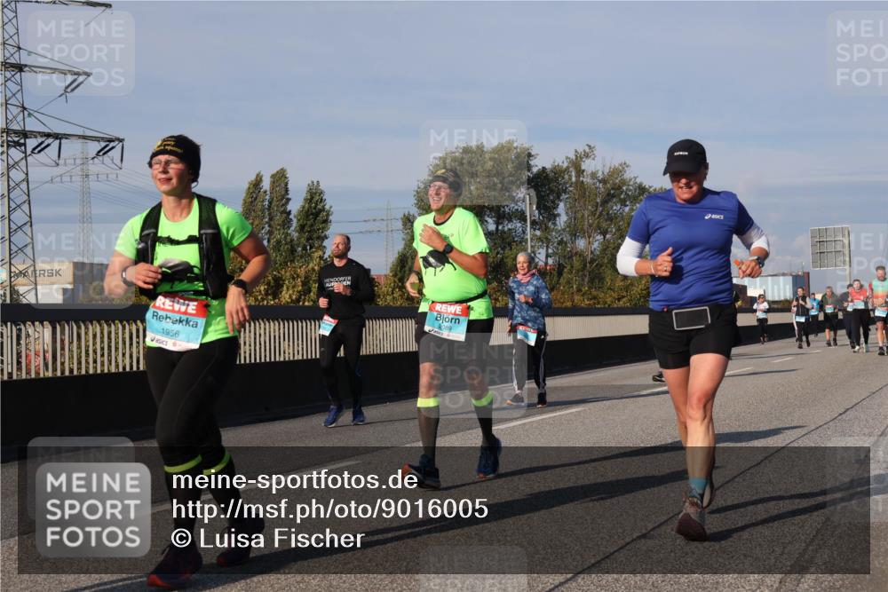 03.10.2025 - Köhlbrandbrückenlauf Luisa Fischer http://msf.ph/oto/9016005 03.10.2025 11:01:18 Position 3 5111, 1956, 2089 meine-sportfotos.de