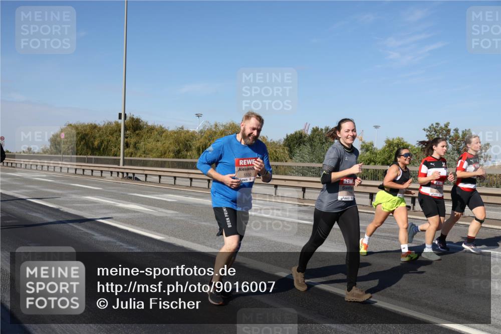 03.10.2025 - Köhlbrandbrückenlauf Julia Fischer http://msf.ph/oto/9016007 03.10.2025 13:15:55 Position 3 5550 meine-sportfotos.de