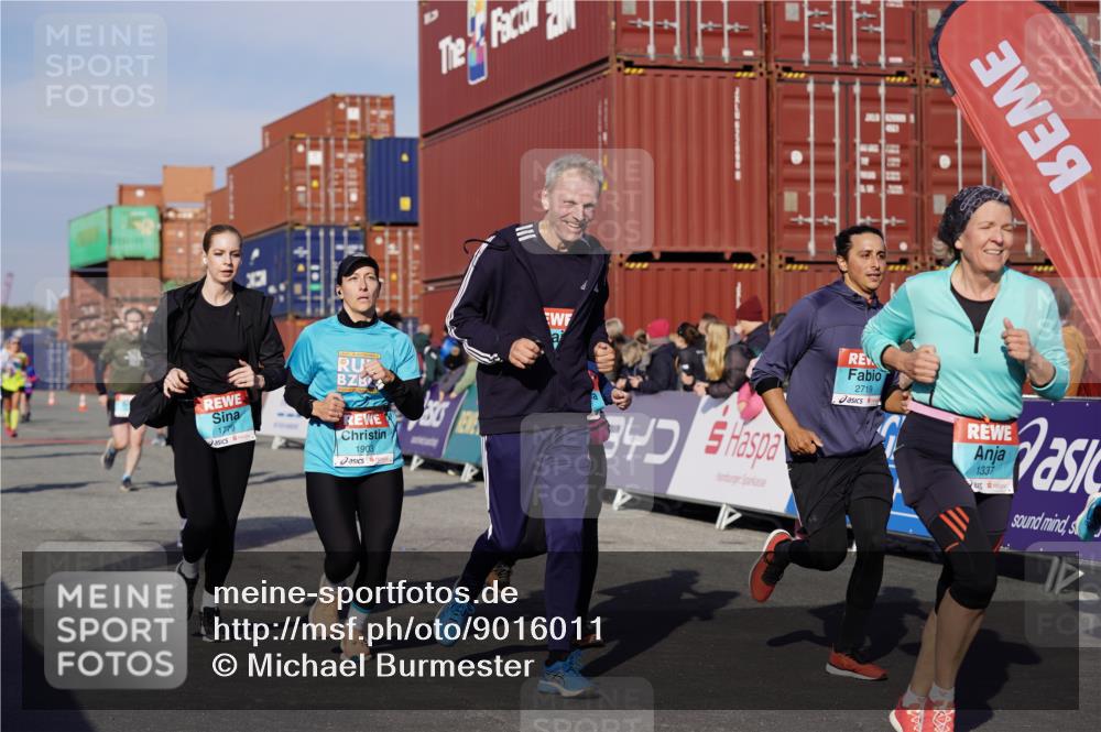03.10.2025 - Köhlbrandbrückenlauf Michael Burmester http://msf.ph/oto/9016011 03.10.2025 10:15:25 Ziel 1228, 1337, 1390, 1637, 1666, 1779, 1903, 1905, 2017, 2079, 2368, 2454, 2719, 2929, 2953, 3069, 3482, 3773, 3788 meine-sportfotos.de