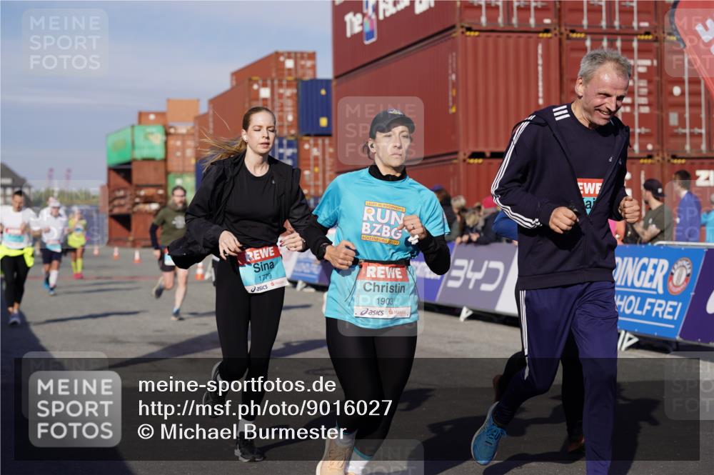 03.10.2025 - Köhlbrandbrückenlauf Michael Burmester http://msf.ph/oto/9016027 03.10.2025 10:15:25 Ziel 1228, 1337, 1390, 1637, 1666, 1779, 1903, 1905, 2017, 2079, 2368, 2454, 2719, 2929, 2953, 3069, 3482, 3773, 3788 meine-sportfotos.de