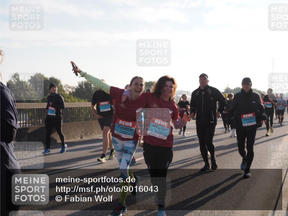 03.10.2025 - Köhlbrandbrückenlauf Fabian Wolf http://msf.ph/oto/9016043 03.10.2025 09:25:44 Position 3 2533, 2554, 2406 meine-sportfotos.de