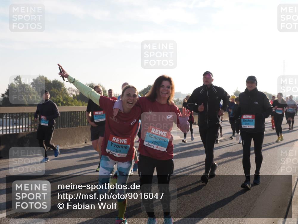 03.10.2025 - Köhlbrandbrückenlauf Fabian Wolf http://msf.ph/oto/9016047 03.10.2025 09:25:44 Position 3 2533, 2554, 2406 meine-sportfotos.de