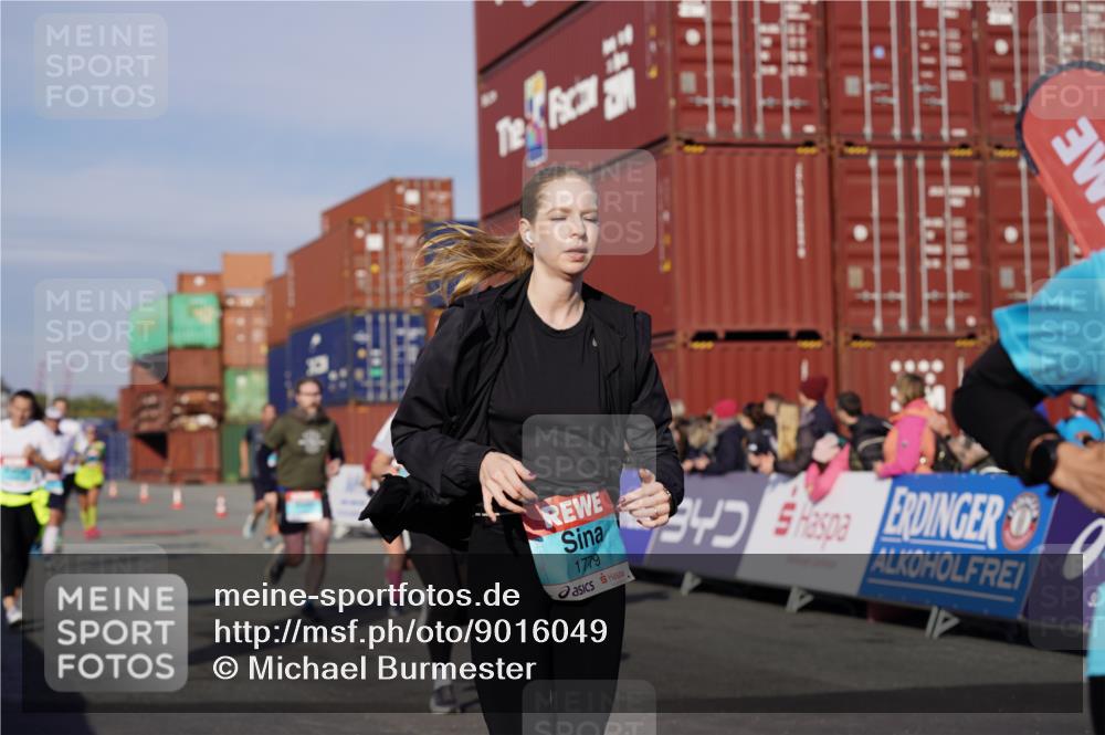 03.10.2025 - Köhlbrandbrückenlauf Michael Burmester http://msf.ph/oto/9016049 03.10.2025 10:15:26 Ziel 1228, 1337, 1390, 1637, 1666, 1779, 1879, 1903, 1905, 2017, 2079, 2368, 2454, 2719, 2929, 2953, 3069, 3773, 3788 meine-sportfotos.de