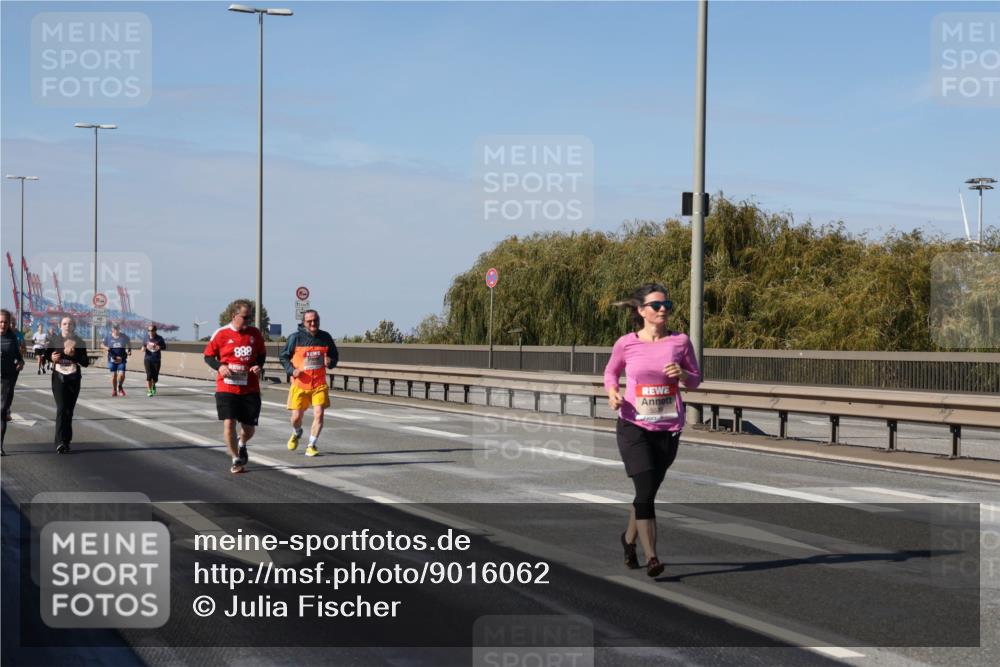 03.10.2025 - Köhlbrandbrückenlauf Julia Fischer http://msf.ph/oto/9016062 03.10.2025 13:16:18 Position 3 888 meine-sportfotos.de