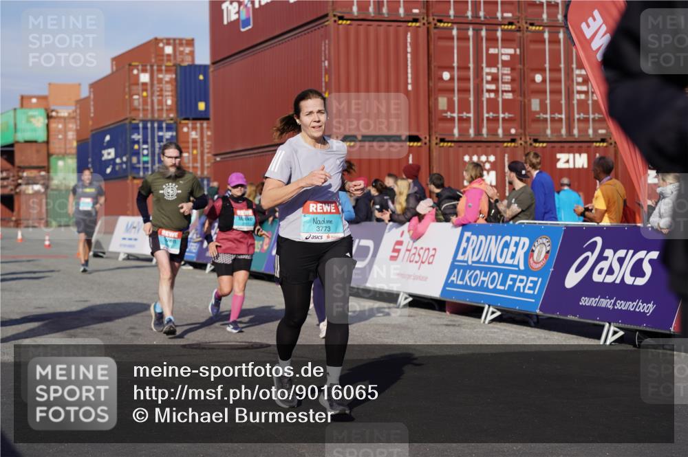03.10.2025 - Köhlbrandbrückenlauf Michael Burmester http://msf.ph/oto/9016065 03.10.2025 10:15:27 Ziel 1228, 1337, 1390, 1637, 1666, 1779, 1879, 1903, 1905, 2017, 2079, 2368, 2454, 2719, 2929, 2953, 3069, 3773, 3788 meine-sportfotos.de
