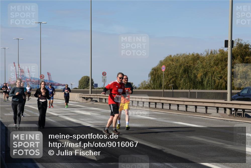 03.10.2025 - Köhlbrandbrückenlauf Julia Fischer http://msf.ph/oto/9016067 03.10.2025 13:16:19 Position 3 12, 5, 888 meine-sportfotos.de