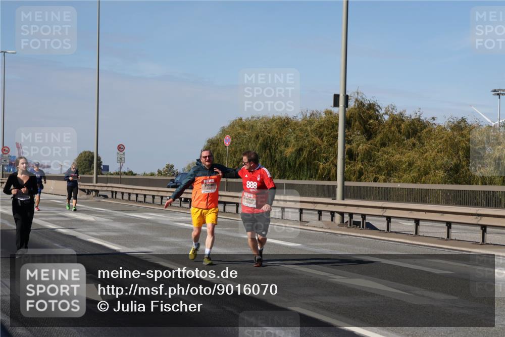 03.10.2025 - Köhlbrandbrückenlauf Julia Fischer http://msf.ph/oto/9016070 03.10.2025 13:16:21 Position 3 888 meine-sportfotos.de