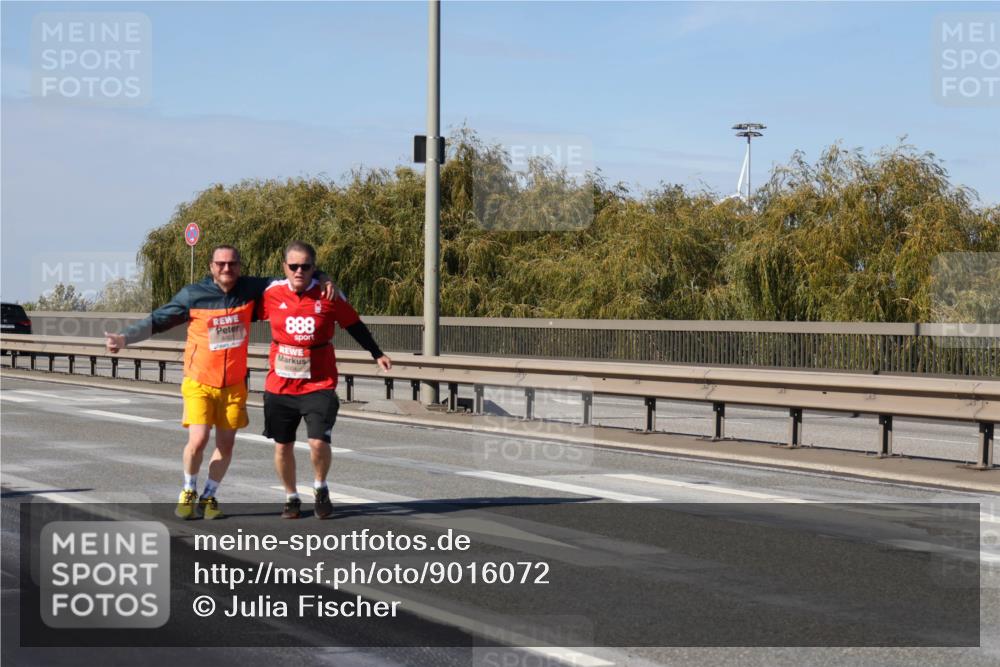03.10.2025 - Köhlbrandbrückenlauf Julia Fischer http://msf.ph/oto/9016072 03.10.2025 13:16:22 Position 3 6001, 888 meine-sportfotos.de