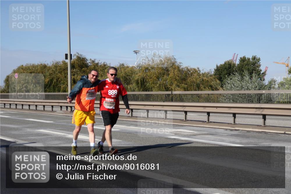 03.10.2025 - Köhlbrandbrückenlauf Julia Fischer http://msf.ph/oto/9016081 03.10.2025 13:16:24 Position 3 888, 6004 meine-sportfotos.de
