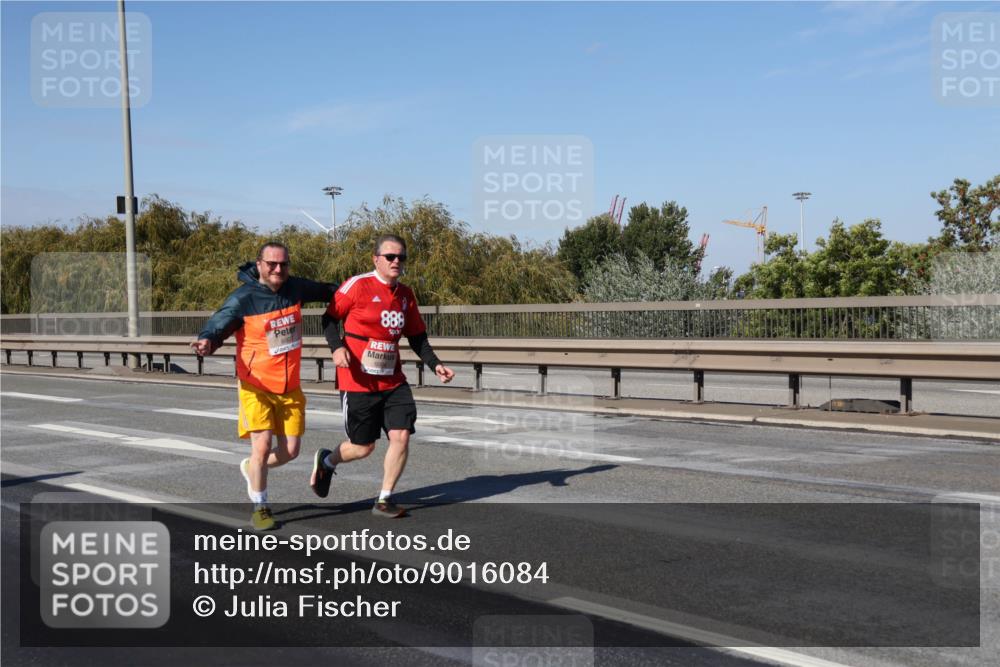 03.10.2025 - Köhlbrandbrückenlauf Julia Fischer http://msf.ph/oto/9016084 03.10.2025 13:16:25 Position 3 6000, 888, 6004 meine-sportfotos.de
