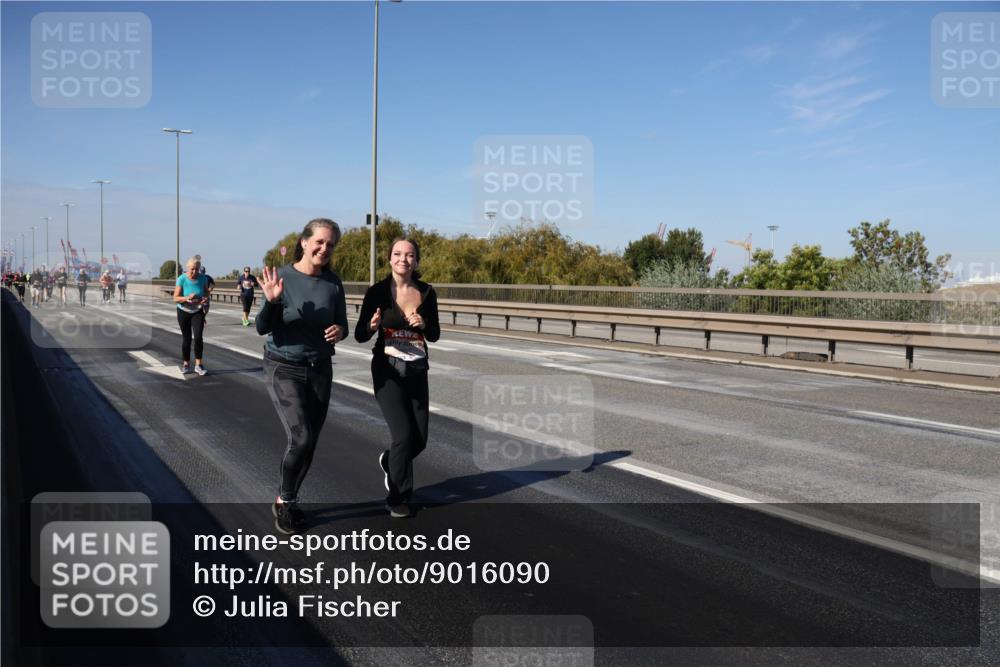 03.10.2025 - Köhlbrandbrückenlauf Julia Fischer http://msf.ph/oto/9016090 03.10.2025 13:16:27 Position 3  meine-sportfotos.de