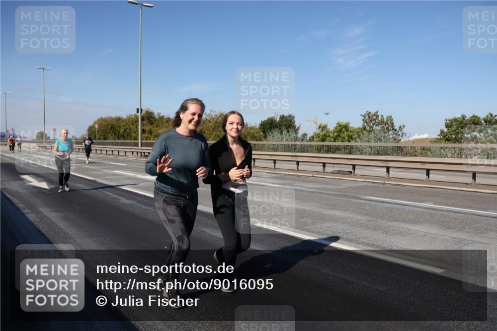 03.10.2025 - Köhlbrandbrückenlauf Julia Fischer http://msf.ph/oto/9016095 03.10.2025 13:16:28 Position 3  meine-sportfotos.de