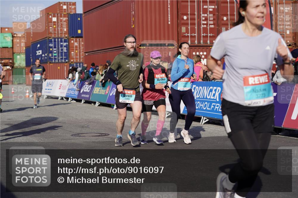 03.10.2025 - Köhlbrandbrückenlauf Michael Burmester http://msf.ph/oto/9016097 03.10.2025 10:15:28 Ziel 1228, 1337, 1390, 1637, 1666, 1779, 1879, 1903, 1905, 2017, 2079, 2368, 2454, 2719, 2929, 2953, 3069, 3773, 3788 meine-sportfotos.de