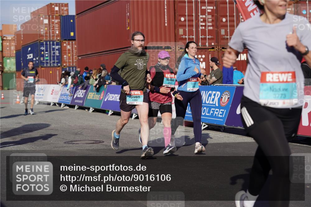 03.10.2025 - Köhlbrandbrückenlauf Michael Burmester http://msf.ph/oto/9016106 03.10.2025 10:15:28 Ziel 1228, 1337, 1390, 1637, 1666, 1779, 1879, 1903, 1905, 2017, 2079, 2368, 2454, 2719, 2929, 2953, 3069, 3773, 3788 meine-sportfotos.de