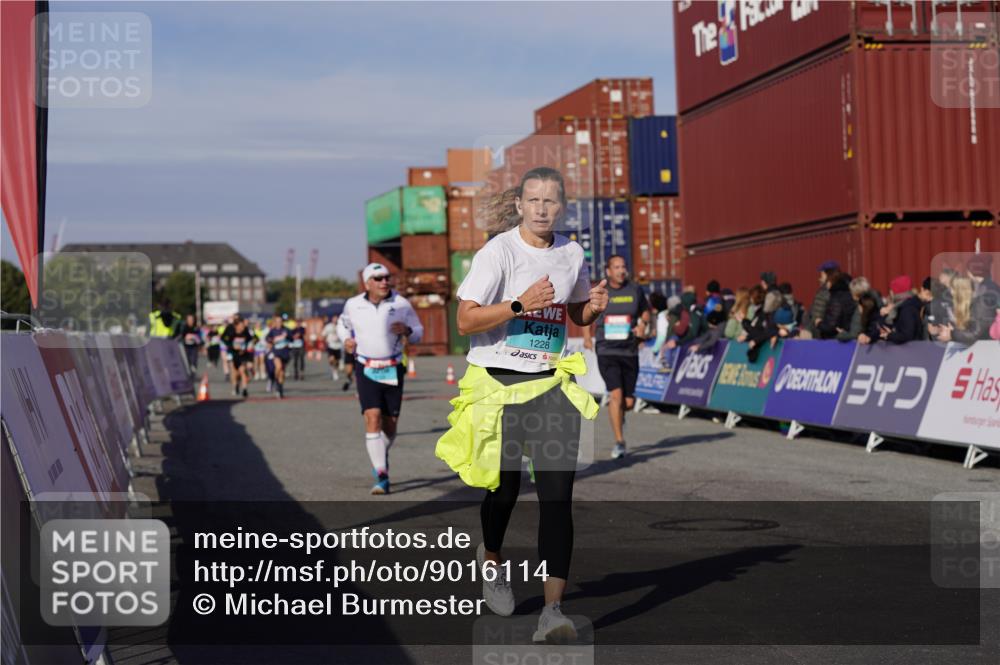 03.10.2025 - Köhlbrandbrückenlauf Michael Burmester http://msf.ph/oto/9016114 03.10.2025 10:15:29 Ziel 1228, 1390, 1666, 1779, 1879, 1903, 1905, 2017, 2079, 2368, 2454, 2719, 2929, 2953, 3069, 3773, 3788 meine-sportfotos.de