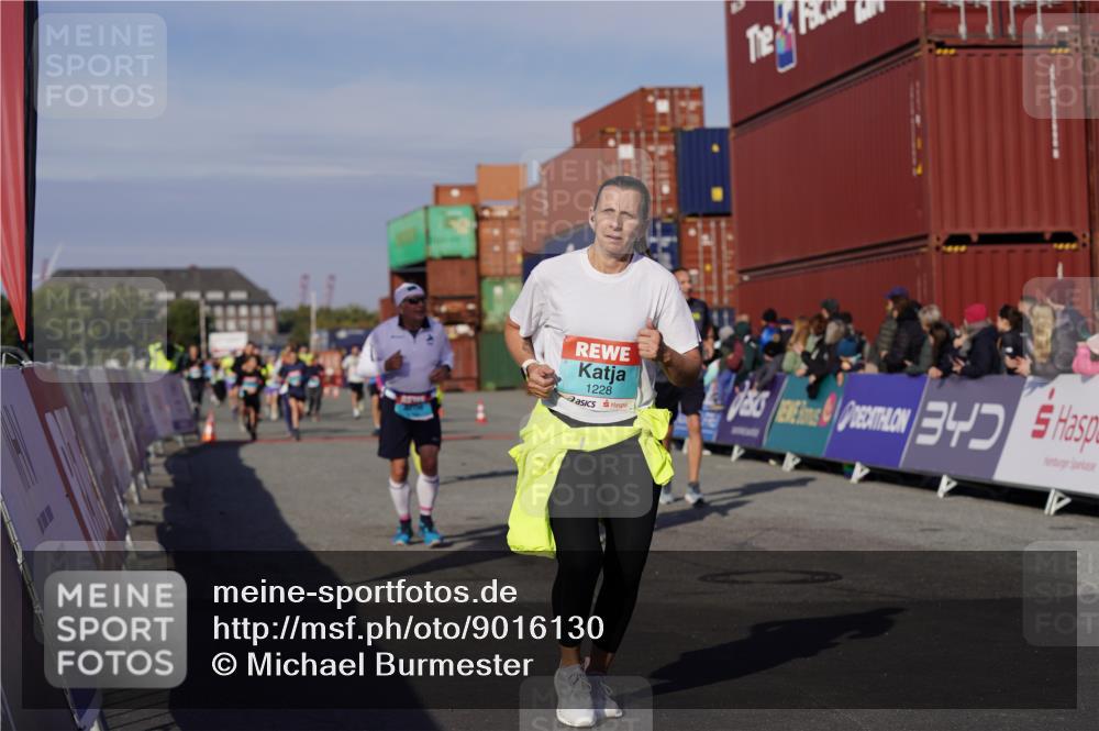 03.10.2025 - Köhlbrandbrückenlauf Michael Burmester http://msf.ph/oto/9016130 03.10.2025 10:15:29 Ziel 1228, 1390, 1666, 1779, 1879, 1903, 1905, 2017, 2079, 2368, 2454, 2719, 2929, 2953, 3069, 3773, 3788 meine-sportfotos.de