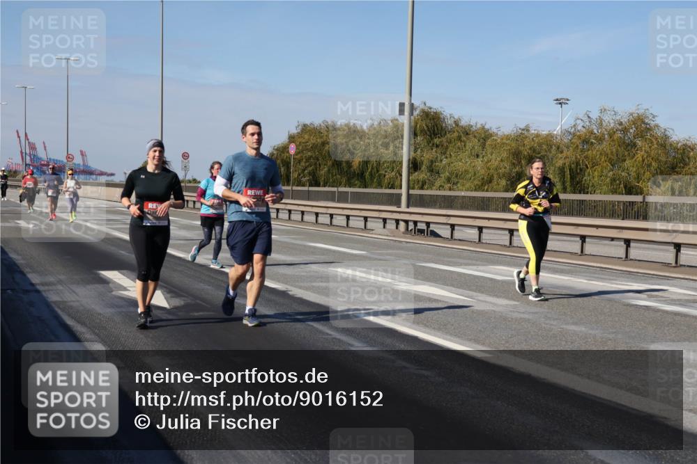 03.10.2025 - Köhlbrandbrückenlauf Julia Fischer http://msf.ph/oto/9016152 03.10.2025 13:16:48 Position 3  meine-sportfotos.de