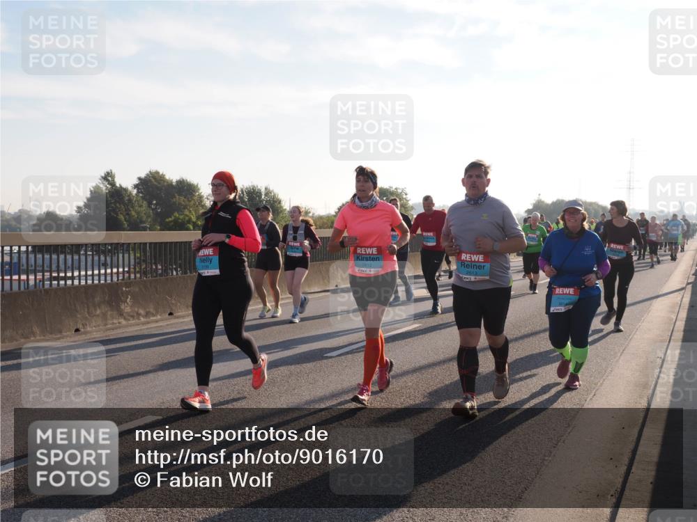 03.10.2025 - Köhlbrandbrückenlauf Fabian Wolf http://msf.ph/oto/9016170 03.10.2025 09:25:52 Position 3 3199, 2612, 2613 meine-sportfotos.de