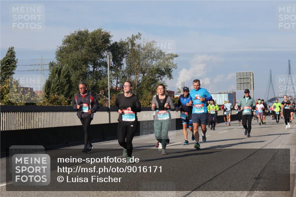 03.10.2025 - Köhlbrandbrückenlauf Luisa Fischer http://msf.ph/oto/9016171 03.10.2025 11:01:37 Position 3 2641 meine-sportfotos.de