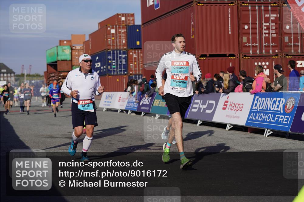 03.10.2025 - Köhlbrandbrückenlauf Michael Burmester http://msf.ph/oto/9016172 03.10.2025 10:15:31 Ziel 1228, 1390, 1752, 1879, 2017, 2368, 2454, 2929, 2953, 2996, 3069, 3219, 3220, 3773, 3788 meine-sportfotos.de