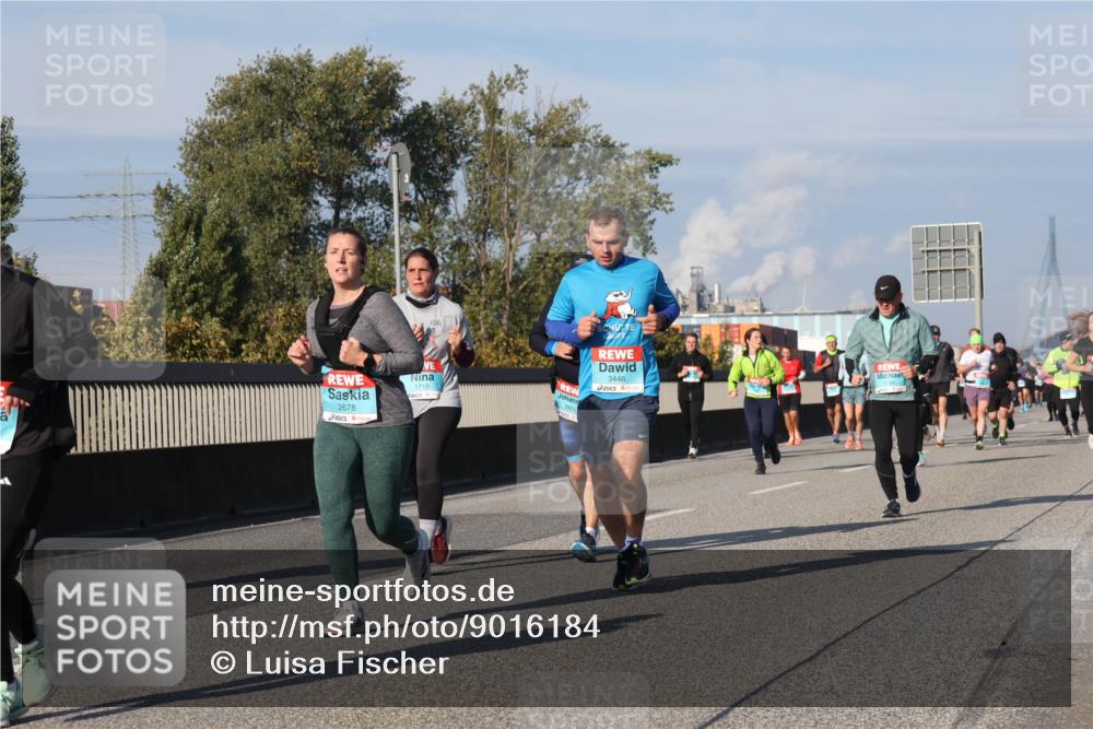 03.10.2025 - Köhlbrandbrückenlauf Luisa Fischer http://msf.ph/oto/9016184 03.10.2025 11:01:39 Position 3 2678, 1719, 3446 meine-sportfotos.de