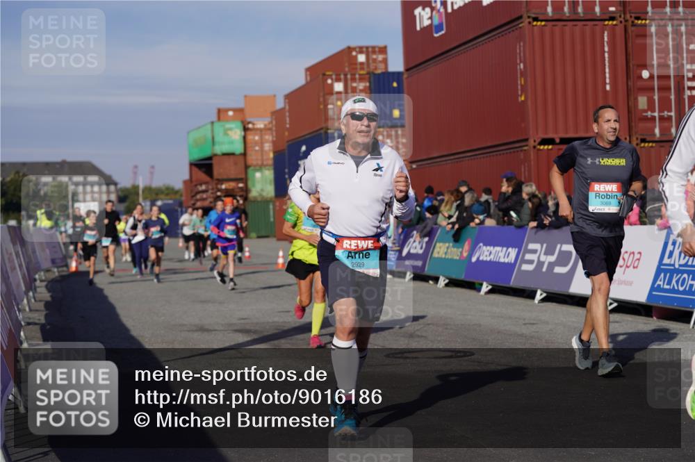 03.10.2025 - Köhlbrandbrückenlauf Michael Burmester http://msf.ph/oto/9016186 03.10.2025 10:15:32 Ziel 1228, 1390, 1492, 1565, 1752, 1879, 2017, 2118, 2368, 2454, 2929, 2996, 3069, 3219, 3220, 3788 meine-sportfotos.de