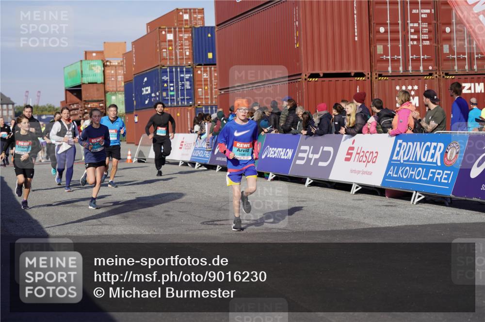 03.10.2025 - Köhlbrandbrückenlauf Michael Burmester http://msf.ph/oto/9016230 03.10.2025 10:15:35 Ziel 1492, 1565, 1752, 1879, 2118, 2368, 2454, 2758, 2816, 2929, 2996, 3069, 3219, 3220, 3580, 3725 meine-sportfotos.de