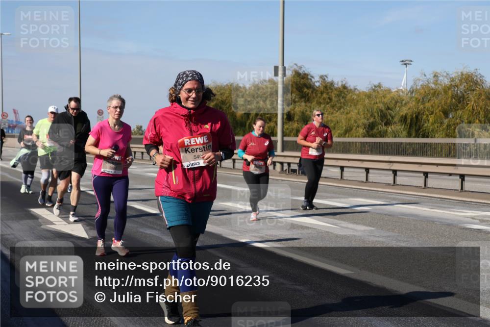 03.10.2025 - Köhlbrandbrückenlauf Julia Fischer http://msf.ph/oto/9016235 03.10.2025 13:17:16 Position 3 540 meine-sportfotos.de