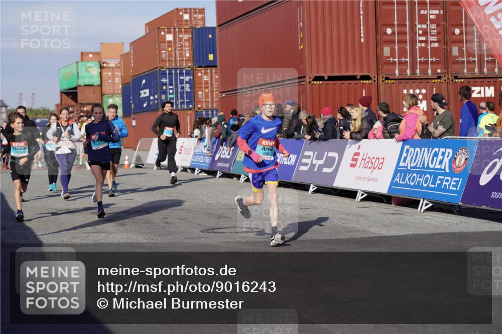 03.10.2025 - Köhlbrandbrückenlauf Michael Burmester http://msf.ph/oto/9016243 03.10.2025 10:15:35 Ziel 1492, 1565, 1752, 1879, 2118, 2368, 2454, 2758, 2816, 2929, 2996, 3069, 3219, 3220, 3580, 3725 meine-sportfotos.de