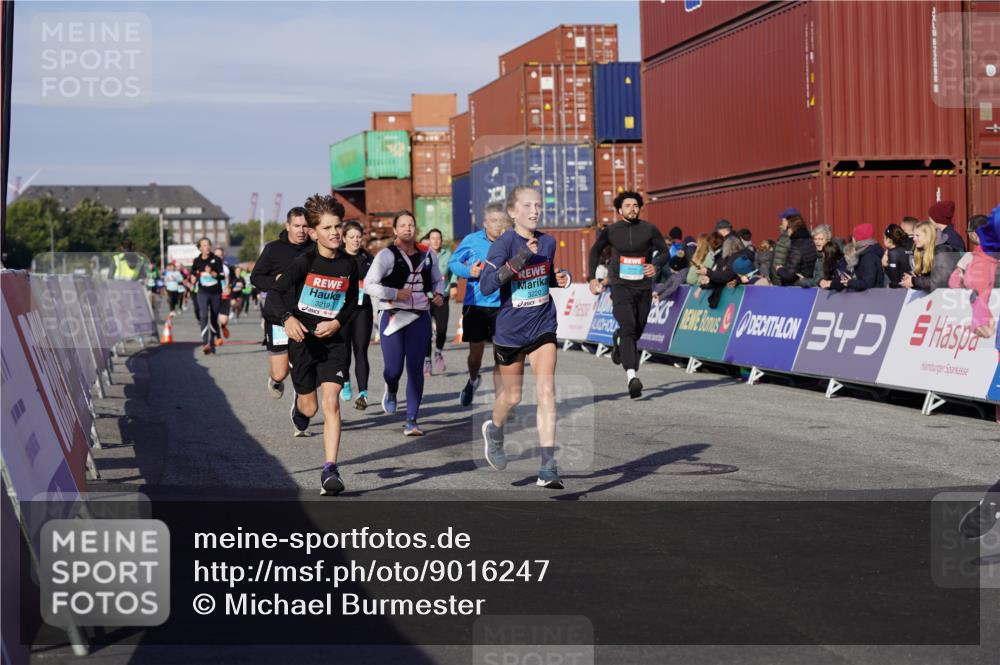 03.10.2025 - Köhlbrandbrückenlauf Michael Burmester http://msf.ph/oto/9016247 03.10.2025 10:15:36 Ziel 1492, 1565, 1752, 1879, 2118, 2368, 2454, 2758, 2816, 2996, 3069, 3219, 3220, 3276, 3580, 3725 meine-sportfotos.de
