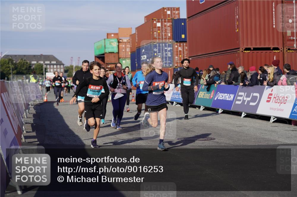 03.10.2025 - Köhlbrandbrückenlauf Michael Burmester http://msf.ph/oto/9016253 03.10.2025 10:15:36 Ziel 1492, 1565, 1752, 1879, 2118, 2368, 2454, 2758, 2816, 2996, 3069, 3219, 3220, 3276, 3580, 3725 meine-sportfotos.de