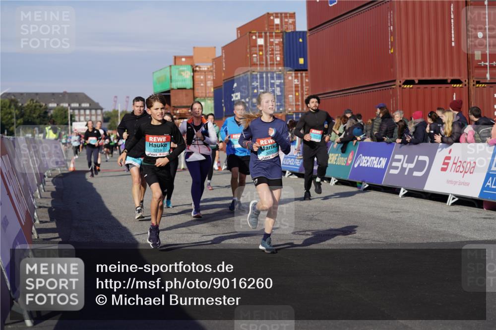 03.10.2025 - Köhlbrandbrückenlauf Michael Burmester http://msf.ph/oto/9016260 03.10.2025 10:15:37 Ziel 1314, 1492, 1565, 1752, 1879, 2056, 2118, 2368, 2454, 2758, 2813, 2816, 2996, 3069, 3106, 3107, 3219, 3220, 3276, 3580, 3725, 3748 meine-sportfotos.de