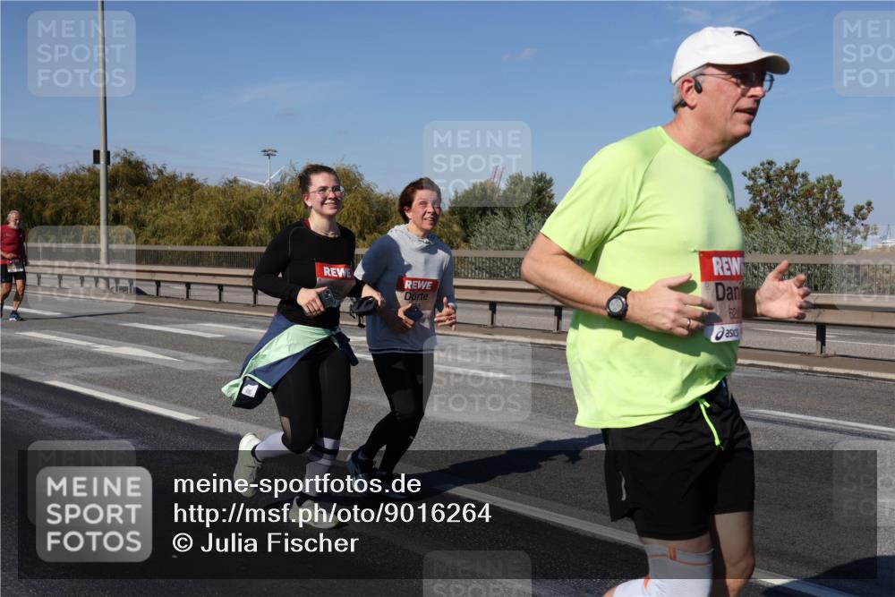 03.10.2025 - Köhlbrandbrückenlauf Julia Fischer http://msf.ph/oto/9016264 03.10.2025 13:17:23 Position 3 620 meine-sportfotos.de