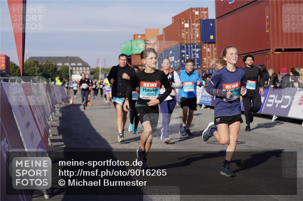 03.10.2025 - Köhlbrandbrückenlauf Michael Burmester http://msf.ph/oto/9016265 03.10.2025 10:15:37 Ziel 1314, 1492, 1565, 1752, 1879, 2056, 2118, 2368, 2454, 2758, 2813, 2816, 2996, 3069, 3106, 3107, 3219, 3220, 3276, 3580, 3725, 3748 meine-sportfotos.de
