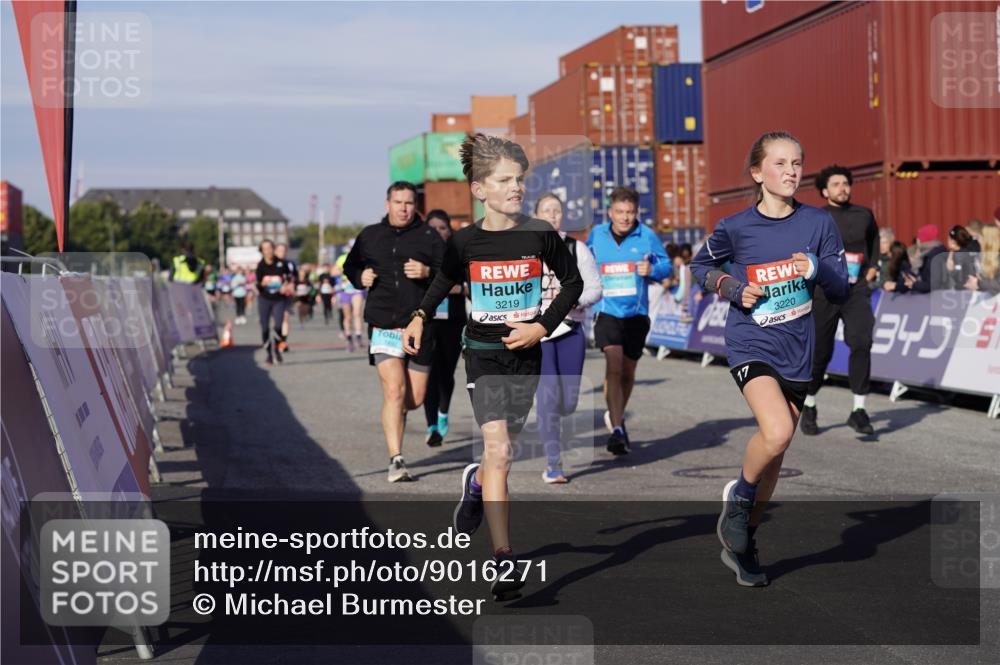 03.10.2025 - Köhlbrandbrückenlauf Michael Burmester http://msf.ph/oto/9016271 03.10.2025 10:15:37 Ziel 1314, 1492, 1565, 1752, 1879, 2056, 2118, 2368, 2454, 2758, 2813, 2816, 2996, 3069, 3106, 3107, 3219, 3220, 3276, 3580, 3725, 3748 meine-sportfotos.de