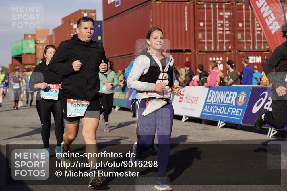 03.10.2025 - Köhlbrandbrückenlauf Michael Burmester http://msf.ph/oto/9016298 03.10.2025 10:15:39 Ziel 1314, 1446, 1492, 1529, 1565, 1752, 2056, 2118, 2758, 2813, 2816, 2956, 2996, 3106, 3107, 3219, 3220, 3276, 3580, 3725, 3748, 3816, 3827 meine-sportfotos.de