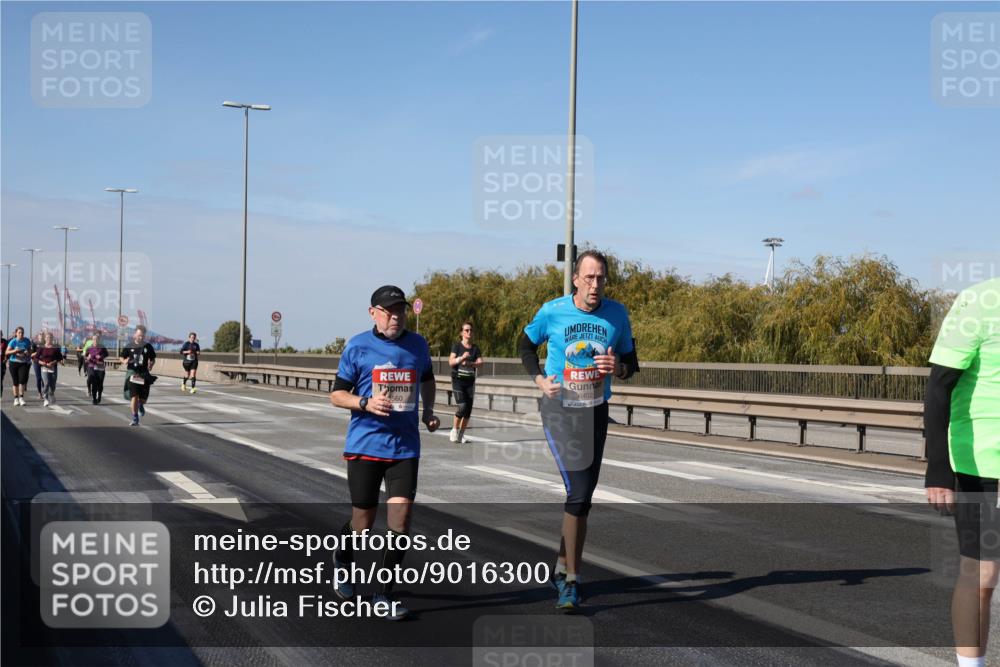 03.10.2025 - Köhlbrandbrückenlauf Julia Fischer http://msf.ph/oto/9016300 03.10.2025 13:17:37 Position 3 560 meine-sportfotos.de