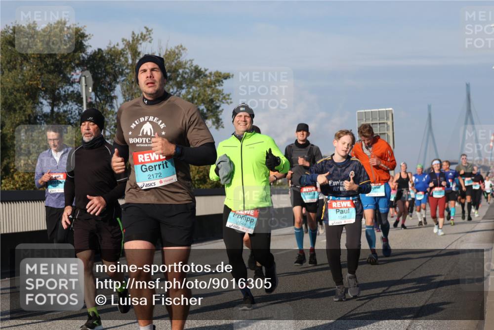 03.10.2025 - Köhlbrandbrückenlauf Luisa Fischer http://msf.ph/oto/9016305 03.10.2025 11:01:50 Position 3 2172, 1549, 1548 meine-sportfotos.de